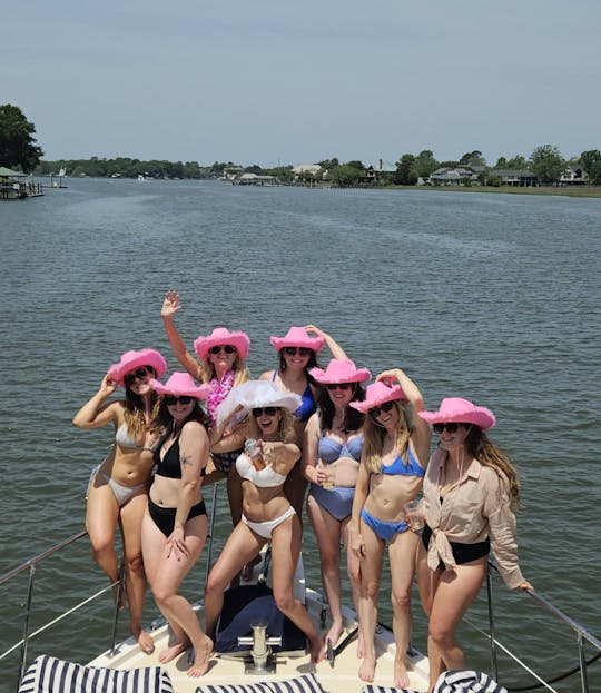 ¡Disfruta del mejor yate para fiestas en Charleston, Carolina del Sur!