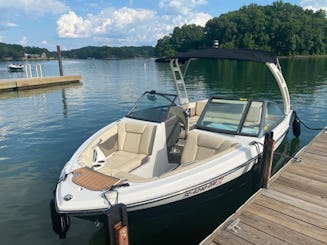 Beautiful 22' Bryant Speranza Bowrider. Amazing boat on gorgeous Lake Keowee.  