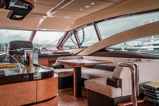 Gorgeous Azimut Flybridge 60 for the best Miami experience