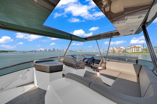 Yacht Flybridge Marquis 690 - Le meilleur de la marina de Miami Beach