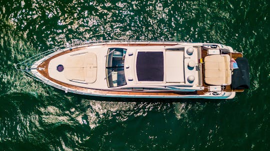 62フィートのAZIMUT豪華ヨットでカルタヘナをお楽しみください！