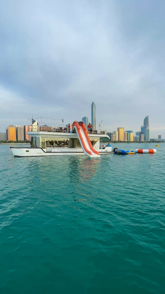 Discover the Beauty of Abu Dhabi's Coastline with a Sunshine Boat