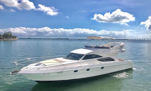 55’ Azimut Yacht Rental in Miami, Florida - Up to 13 people! Lets Party!