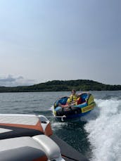 ¡Despierta surfeando en Torch Lake! Wakeboard, surf, florete, tubo, cuelga hasta 10 personas