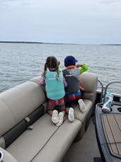 24ft SunTracker Party/Fishing Pontoon at Lake Grapevine, Texas