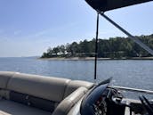 Pontoon Boat For Rent on Broken Bow Lake