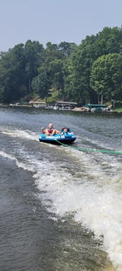 150HP Luxury 2023 Bennington Pontoon Boat on Lake Oconee