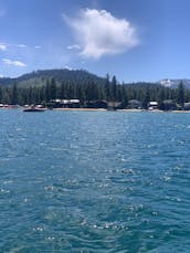 Barco flutuante de 25 pés para alugar com churrasqueira e fogueira! Cruzeiro no Lago Tahoe