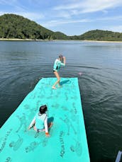 Pontoon Boat For Rent on Broken Bow Lake