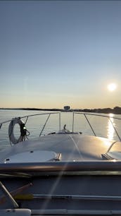 10 Person 34 foot Party Boat on the Ottawa River in Gatineau, Quebec