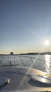 10 Person 34 foot Party Boat on the Ottawa River in Gatineau, Quebec