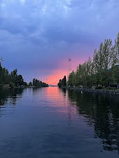 Lake Union cruise on Seattle's only Expandable Pontoon Boat