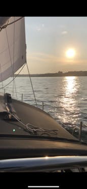 Navigation spectaculaire à Newport, dans le Rhode Island, à bord de notre voilier Catalina de 36 pieds