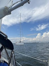 Navigation spectaculaire à Newport, dans le Rhode Island, à bord de notre voilier Catalina de 36 pieds