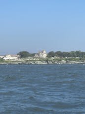 Navigation spectaculaire à Newport, dans le Rhode Island, à bord de notre voilier Catalina de 36 pieds