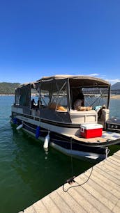 Crestliner Pontoon Boat Shasta Lake 