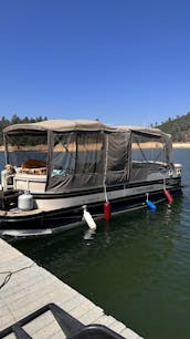 Crestliner Pontoon Boat Shasta Lake 