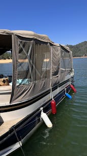 Crestliner Pontoon Boat Shasta Lake 