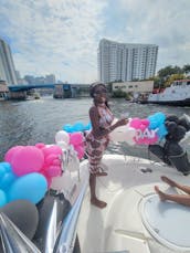 Catamarã Sailing Party de 60 pés em Miami, Flórida ($1.300 POR HORA)