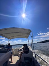 21' Sun Tracker Party Pontoon Boat on Lake Allatoona