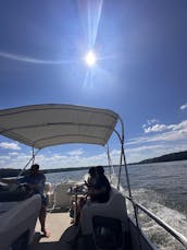 21' Sun Tracker Party Pontoon Boat on Lake Allatoona