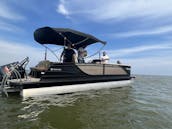 2021 tri-toon Godfrey w/ 200 HP Yamaha and nice Soundsystem