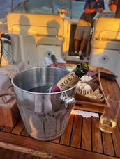 Luxury 40' Yacht Manhattan Chelsea Piers: Captain & Crew, Champagne & Catering!