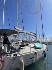 Sail and swim in Barcelona, during the day or for sunset time