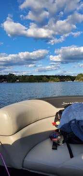 Luxury South Bay 24ft Pontoon on Lake Wylie North