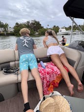 20FT PONTOON IN CLEARWATER ISLAND HOPPING TO POPULAR LOCAL ISLANDS