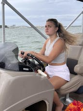 20FT PONTOON IN CLEARWATER ISLAND HOPPING TO POPULAR LOCAL ISLANDS