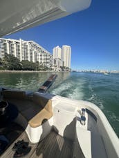 Azimut de 70 pieds avec 2 jet-skis inclus à Miami - Une heure gratuite !