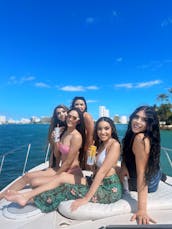 Profitez de Miami à bord d'un yacht à moteur Sundancer de 44 pieds ! ! !