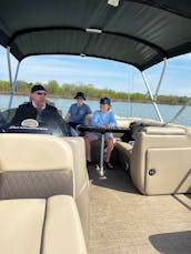 24ft SunTracker Party/Fishing Pontoon at Lake Grapevine, Texas