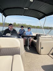 24ft SunTracker Party/Fishing Pontoon at Lake Grapevine, Texas