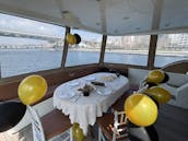 Beautiful Motor Yacht for tours in İstanbul