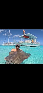 Location avec le capitaine Bibi à Grand Cayman (bateau de plus grande capacité)