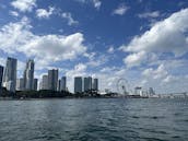 Alugue 7 decks de sol Sea Ray idênticos de 26 pés em Miami Beach, Flórida!