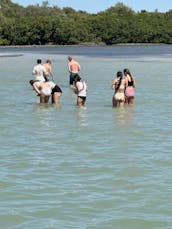 ¡Barco de fiesta de dos pisos con tobogán acuático en la playa de Madeira!