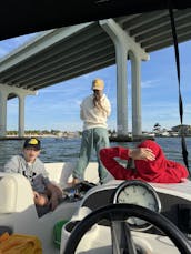 Easy to Drive Bayliner Deck Boat  (10% Off Weekday Specials!!)