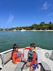 Magnifique bateau de 26 pieds avec terrasse à Miami, 100$ de rabais du lundi au jeudi 🥳🤩