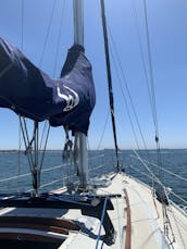 32' Ericson Racer/Cruiser Sailboat Charter in Long Beach, California