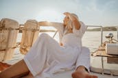¡Explore el río Mississippi a bordo de nuestro Vintage Cabin Cruiser!