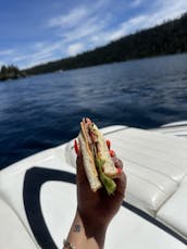 O melhor dia de barco em Lake Tahoe - até 10 pessoas