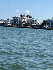 22ft Pontoon Suntracker Party Barge DLX 10 people in Bay Pines. Gas included!