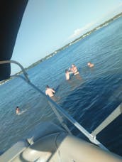 20FT BENNINGTON PONTOON FUN - TREASURE ISLAND