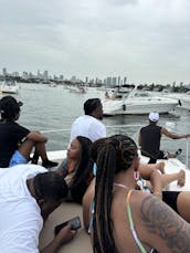 Super bateau de croisière de 37 pieds pour une journée amusante sur l'eau !