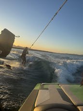 Tiempo épico entre las olas, surf, fiesta, exploración, lago Havasu