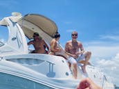 Magnifique yacht à moteur Sea Ray de 36 pieds pouvant accueillir jusqu'à 10 personnes et tapis flottant à Miami !