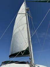 Magnifique catamaran à voile de 41 pieds, parfait pour se prélasser, nager et naviguer